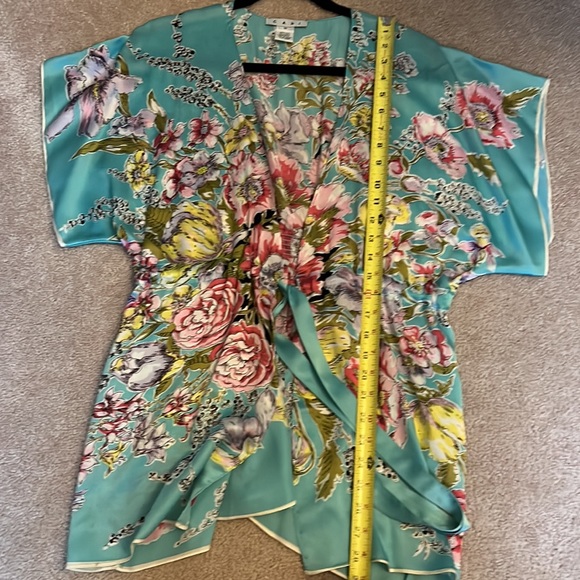 Cabi size Medium 100% silk robe Kimono. - Picture 9 of 10